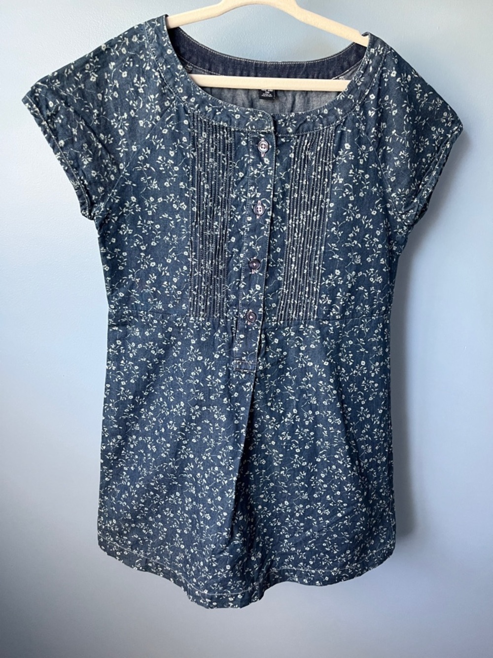 Uniqlo Blue Floral Pintuck Girls' Button-Front Top